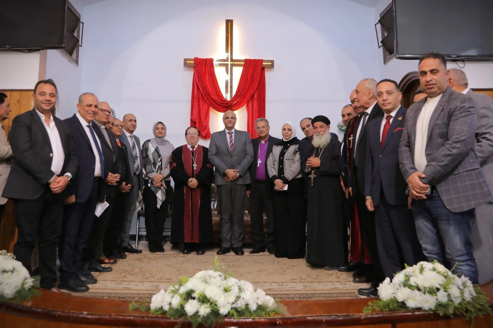 رئيس الطائفة الإنجيلية ومحافظ القليوبية يشاركان في تنصيب القس رفيق دويب راعيًا للكنيسة الإنجيلية في بنها