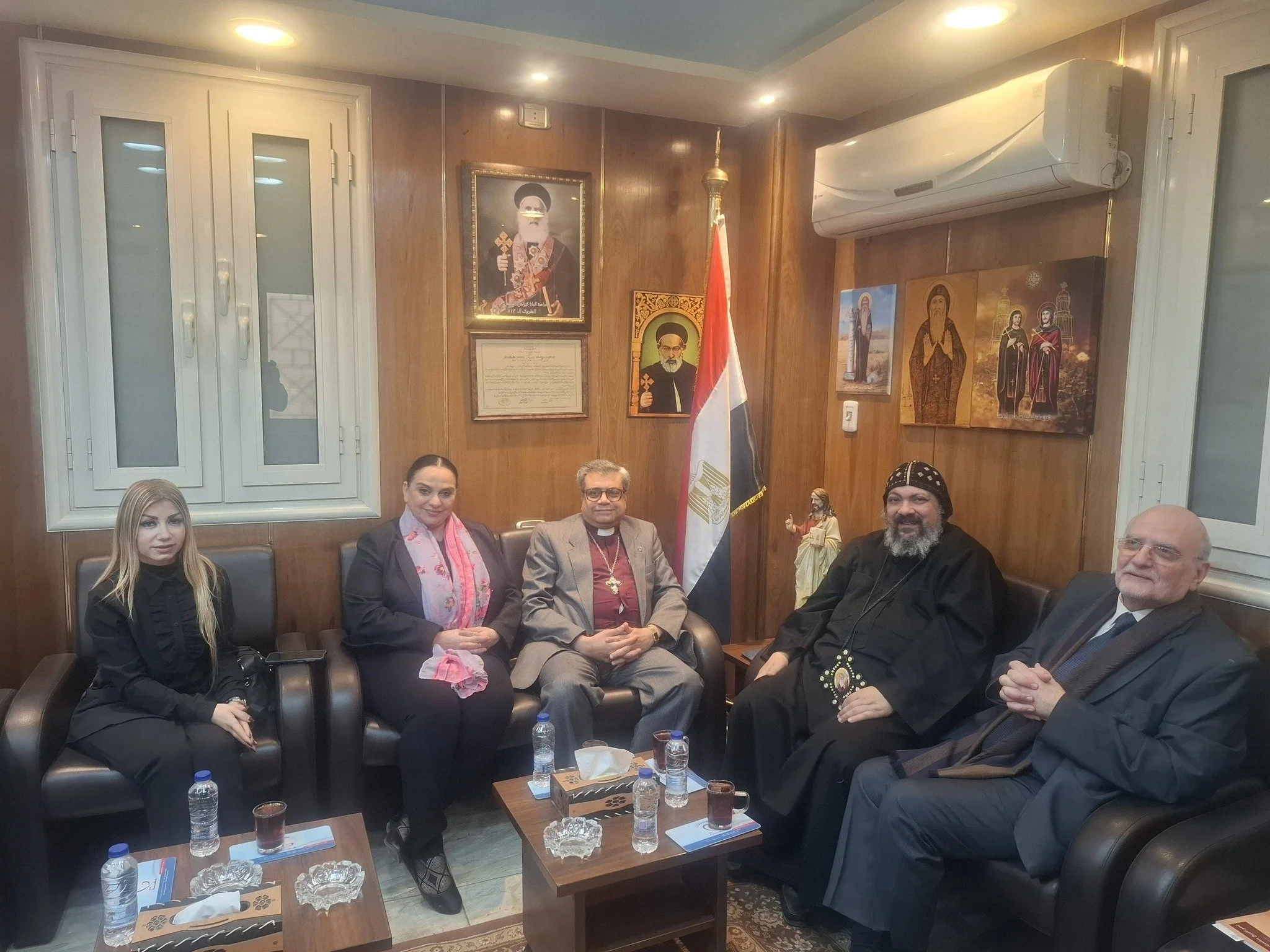 نيافة الأنبا مكاري أسقف عام شبرا الجنوبية، يستقبل الأمين العام لمجلس كنائس الشرق الأوسط البروفسور ميشال عبس ووفد المجلس في القاهرة