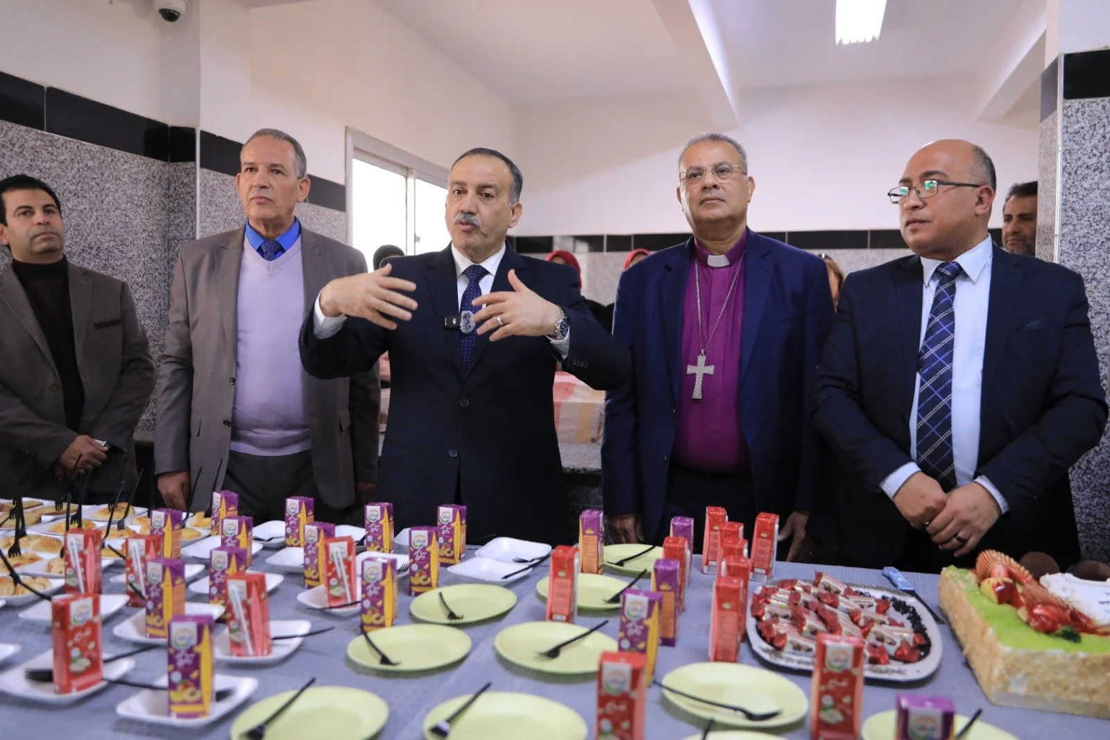 محافظ أسيوط ورئيس الطائفة الانجيلية يفتتحان أعمال تطوير مدرسة التربية الفكرية المشتركة