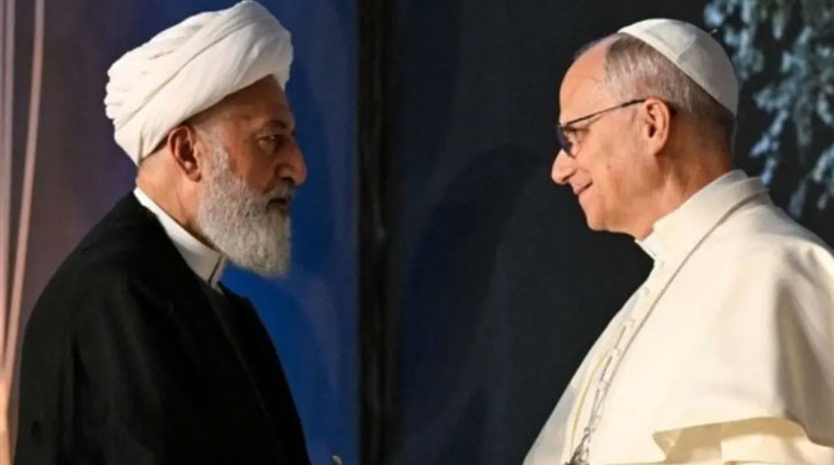 قداسة البابا لاون الرّابع عشر لنائب رئيس المجلس الإسلاميّ الشّيعيّ الأعلى العلّامة الشّيخ علي الخطيب: لبنان يذكّرنا دائمًا بأنّ العيش معًا ممكن بالرّغم من كلّ التّحدّيات والصّعاب