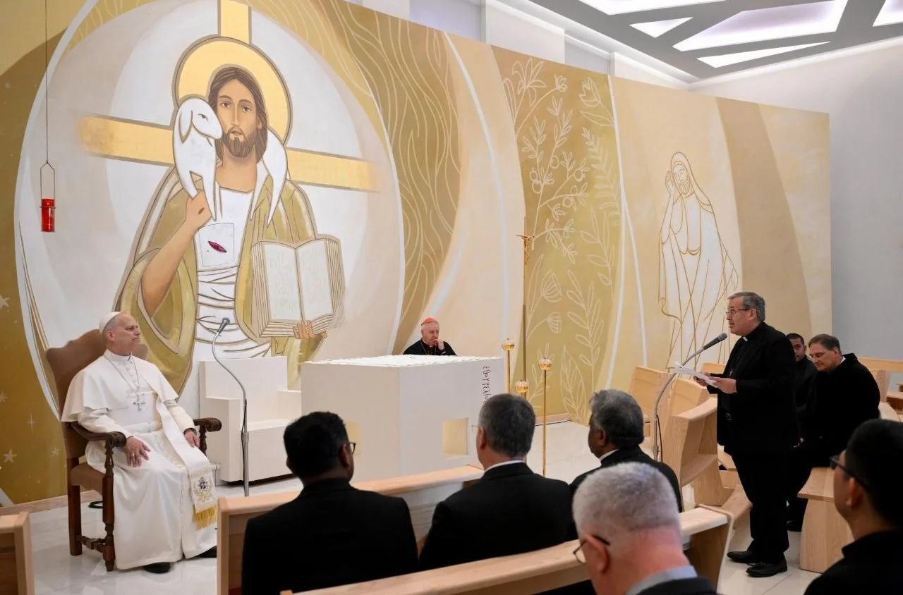 قداسة البابا لاوُن الرابع عشر يلتقي أعضاء المجلس الراعوي وجماعة الساليزيان في رعية قلب يسوع