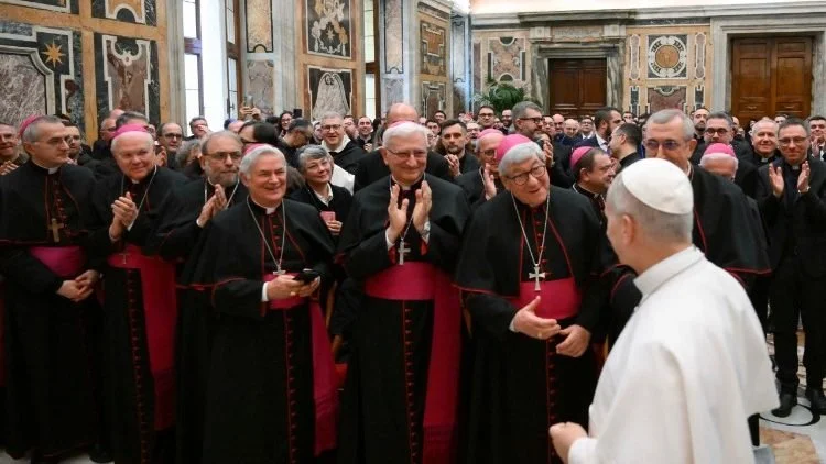 قداسة البابا لاوُن الرابع عشر يستقبل وفدين من كلية اللاهوت في بوليا ومن المعهد اللاهوتي في كالابريا