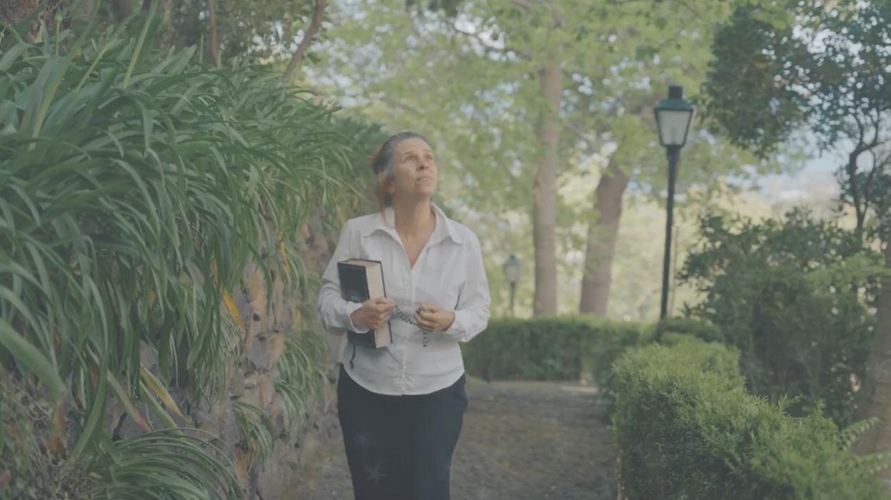 فيديو - في وقت ضعفي اراك تشفي من سقطتي