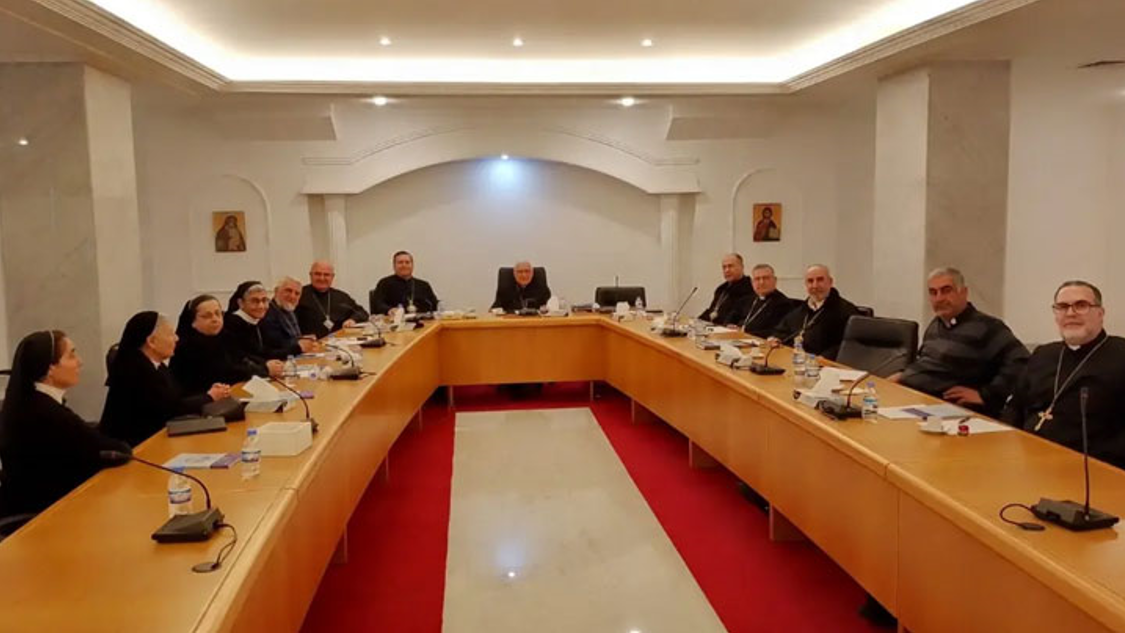 مطارنة الرّوم الكاثوليك برئاسة  غبطة البطريرك يوسف العبسي: لتوفير الحماية اللّازمة للأبناء المتمسّكين بأرضهم والّذين كانوا وما زالوا دعاة حياة وسلام