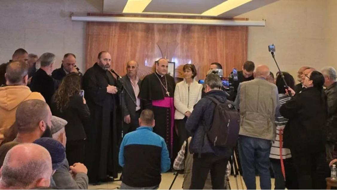 سعادة السفير البابويّ في لبنان المطران باولو بورجيا زار القليعة كعلامة دعم وتضامن مع سكّان البلدة