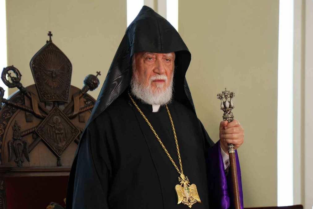 His Holiness Aram I Closely Monitoring the Situation of Armenian Communities in the Middle East