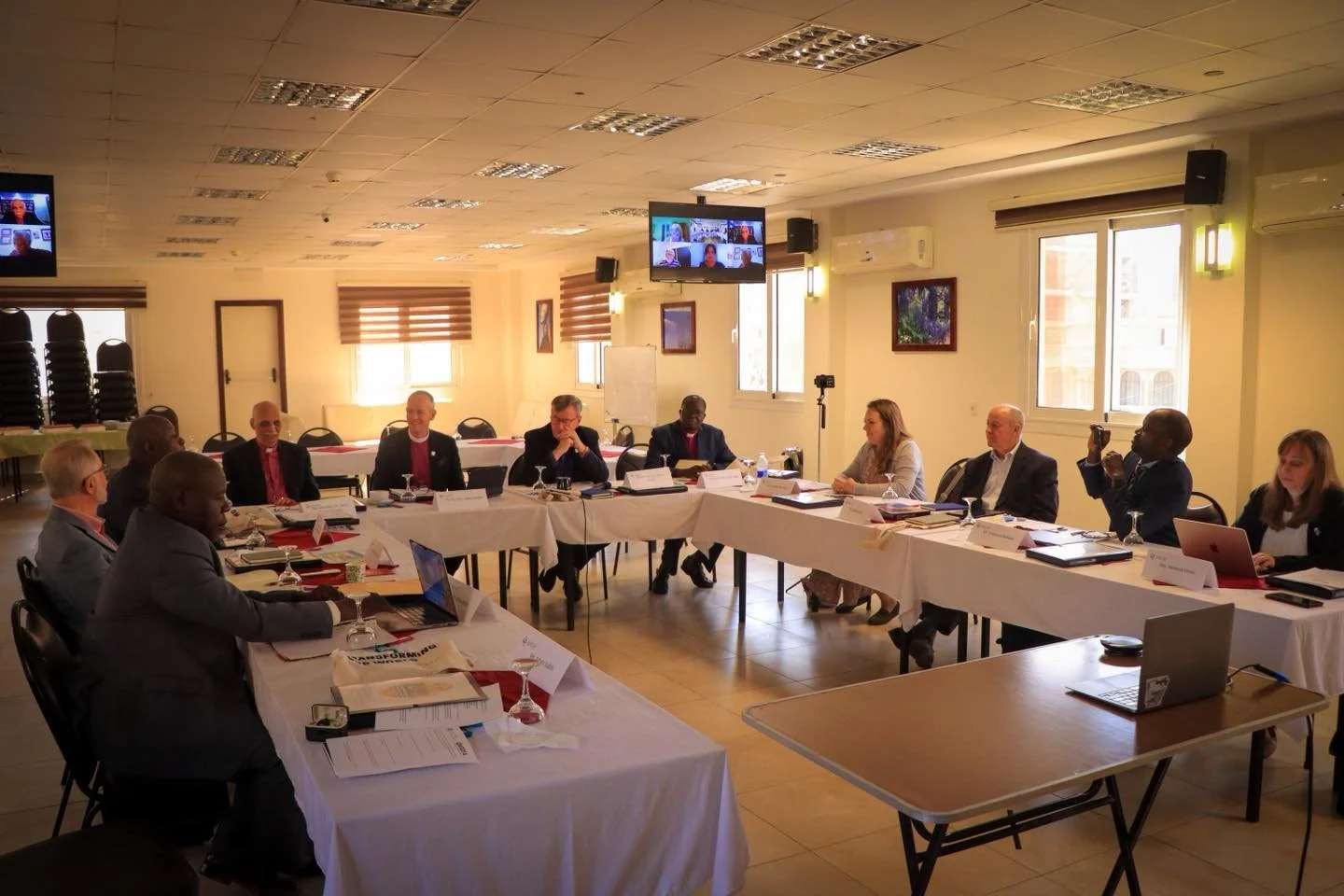 سيادة رئيس الأساقفة الدكتور سامي فوزي يشيد بالجهود المصرية لتعزيز الاستقرار