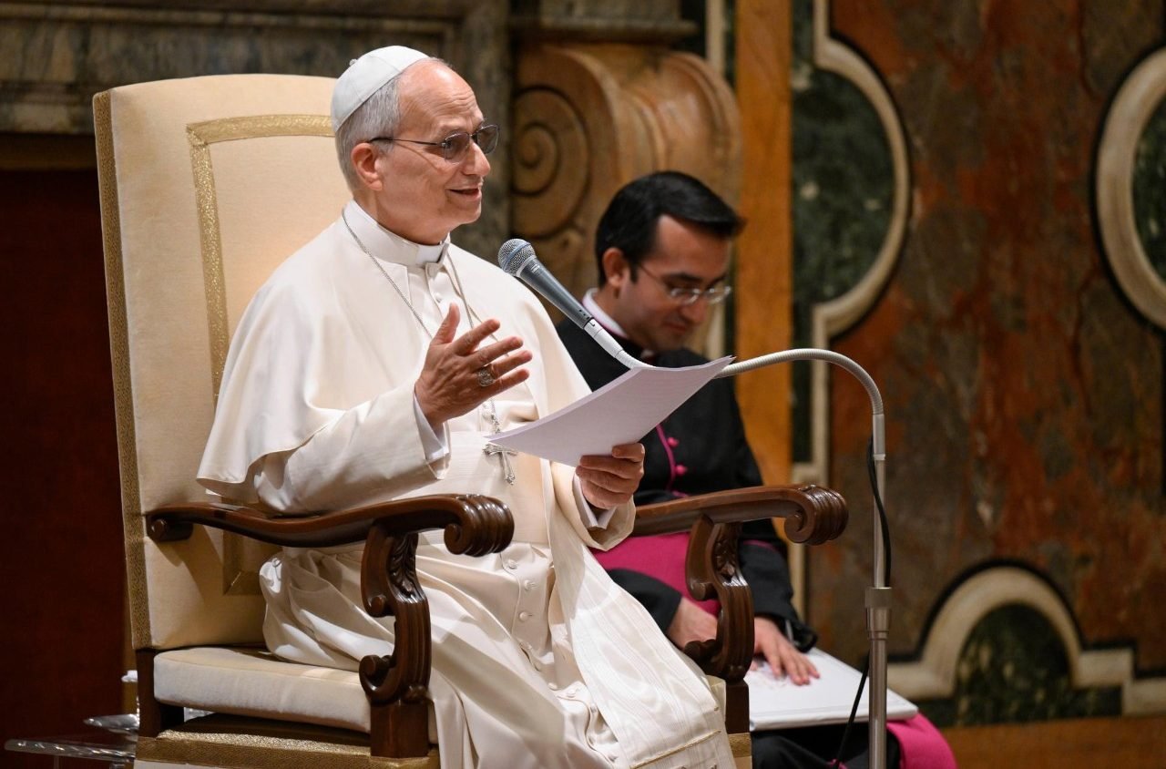 قداسة البابا لاوُن الرابع عشر: على الإعلام نقل الحروب من خلال عيون الضحايا حتى لا تتحوّل إلى لعبة فيديو