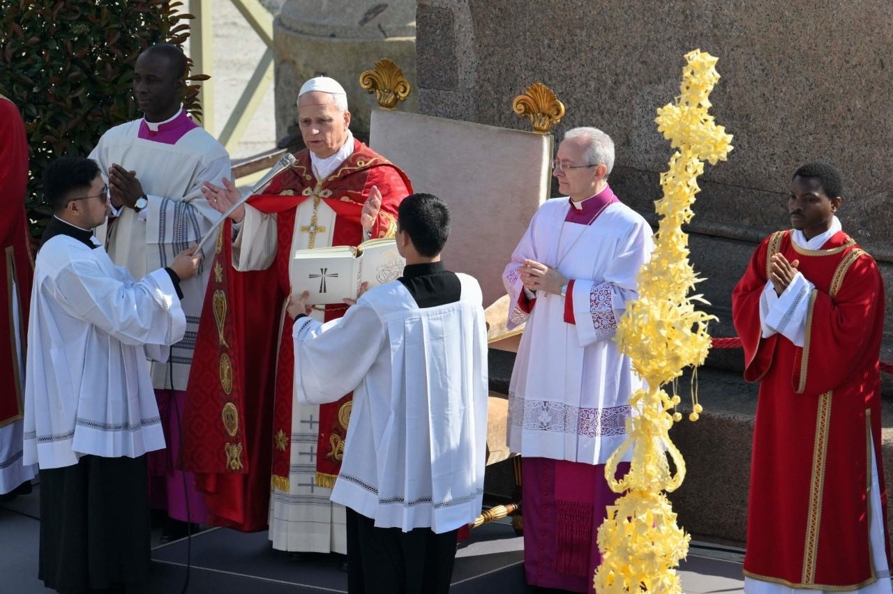 قداسة البابا لاوُن الرابع عشر في قدّاس أحد الشعانين: إنّ المسيح لا يزال يصرخ من على صليبه: ألقوا أسلحتكم، وتذكروا أنكم إخوة