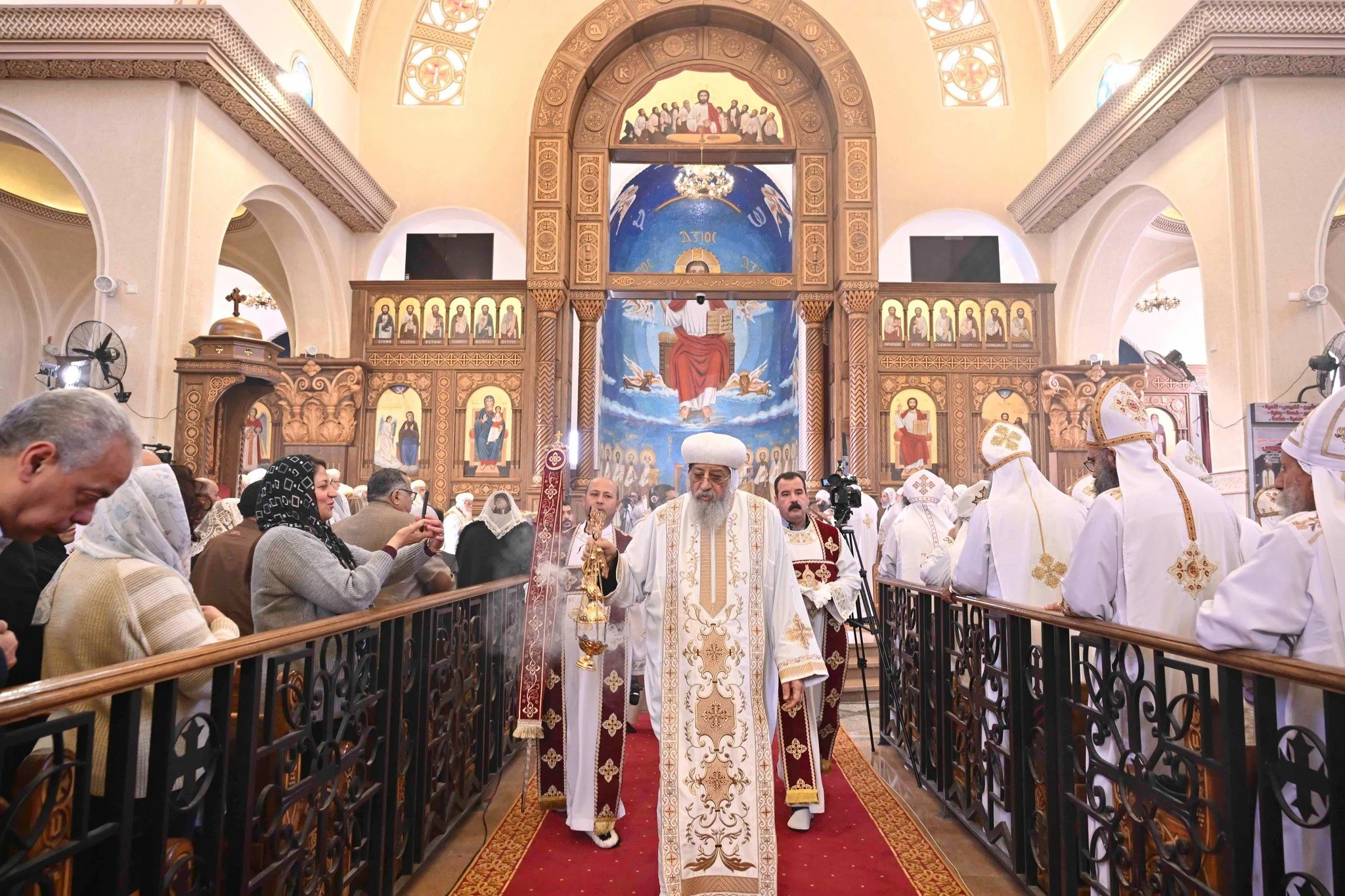 قداسة البابا تواضروس الثاني يصلّي قدّاس الذكرى الأولى لنياحة مثلث الرحمات الأنبا باخوميوس مطران البحيرة