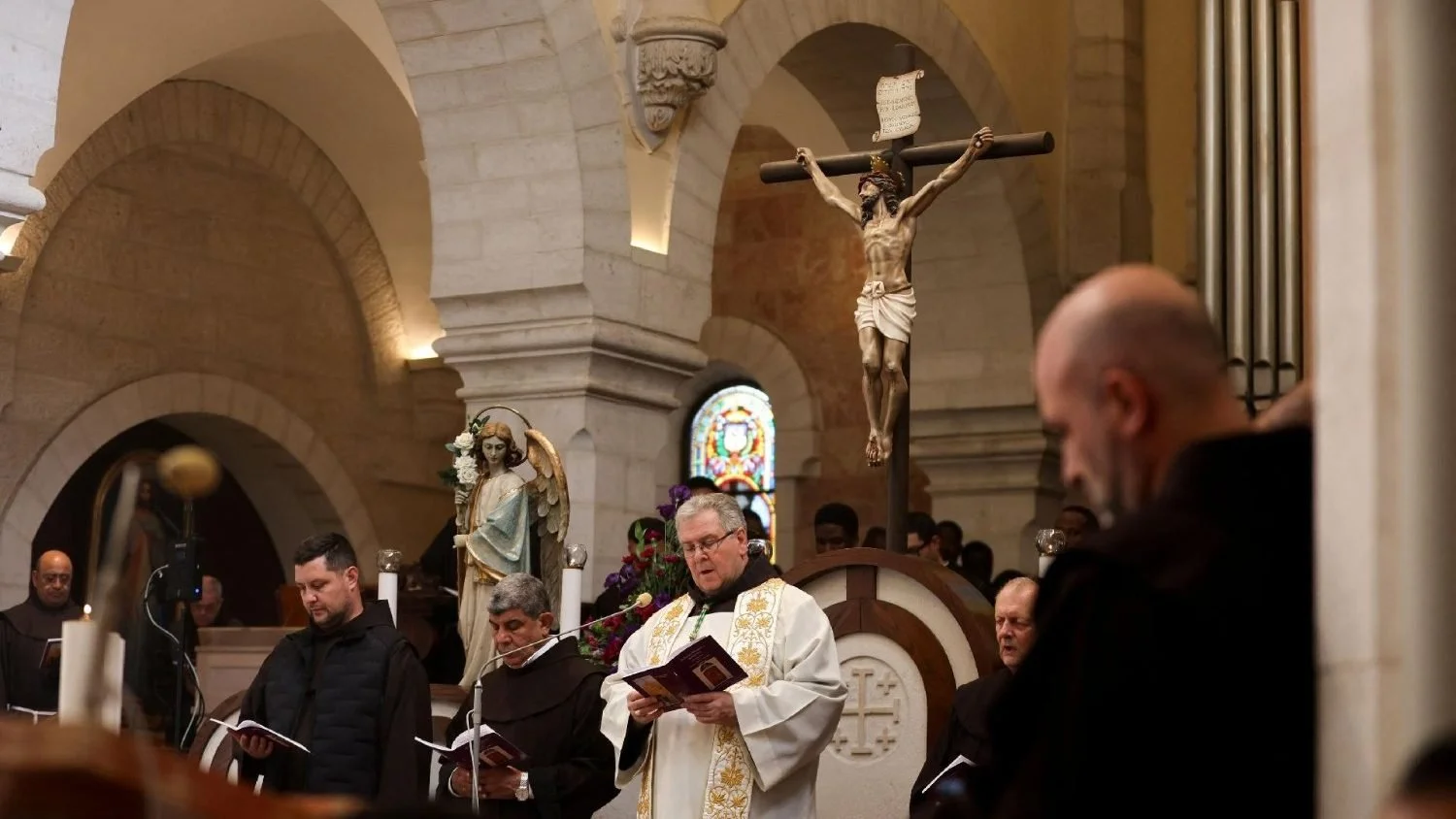 الأب فرانشيسكو باتون: تأملات الجمعة العظيمة ليست لإصدار الأحكام، بل لإلهام التغيير