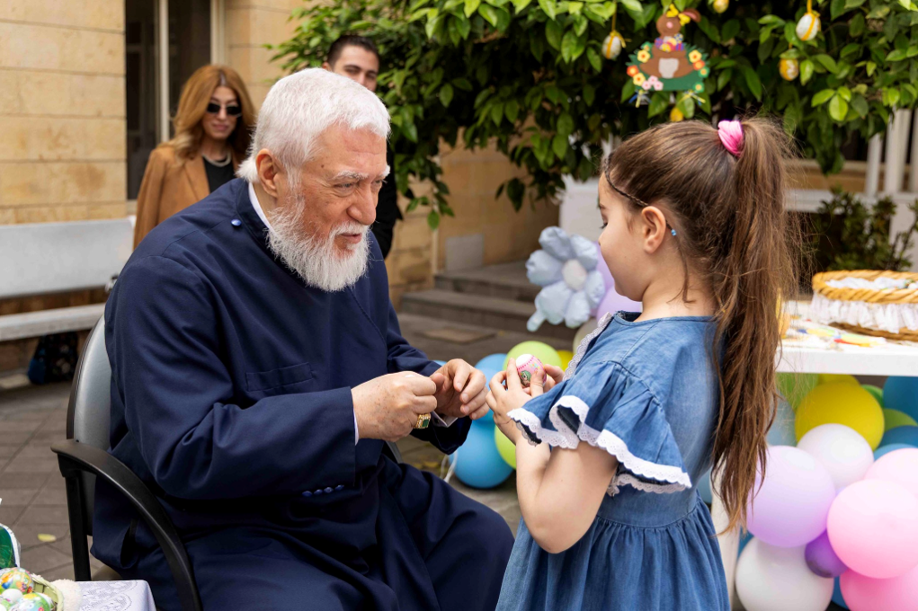 His Holiness Catholicos Aram I Celebrates Easter with Naregatsi Children and Youth Choir