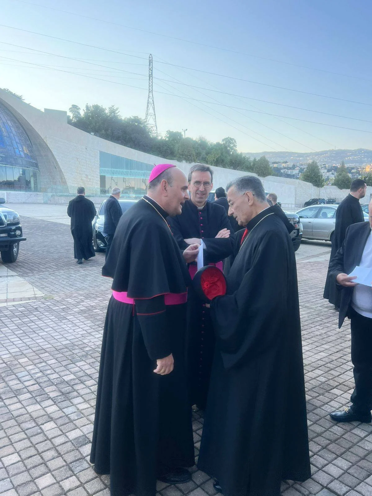 إنطلاق غبطة البطريرك الكاردينال مار بشارة بطرس الراعي في جَولةِ رَجاءٍ وَثَباتٍ إلى جَنوبِ لُبنان، زِيارةٌ أَبَوِيَّةٌ تُجَسِّدُ الحُضورَ الكَنَسيَّ في وَجهِ التَّحَدِّيات