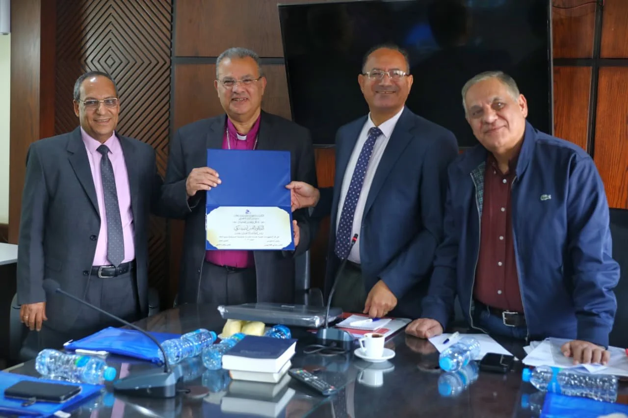 رئيس الطائفة الإنجيلية يشارك في تكريم أعضاء لجنة تقنين أوضاع الكنائس