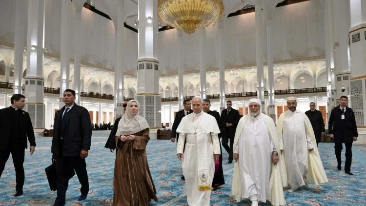 قداسة البابا لاوُن الرابع عشر في الجامع الكبير بالجزائر: لِنَحترم بعضنا ولنَبْنِ السلام