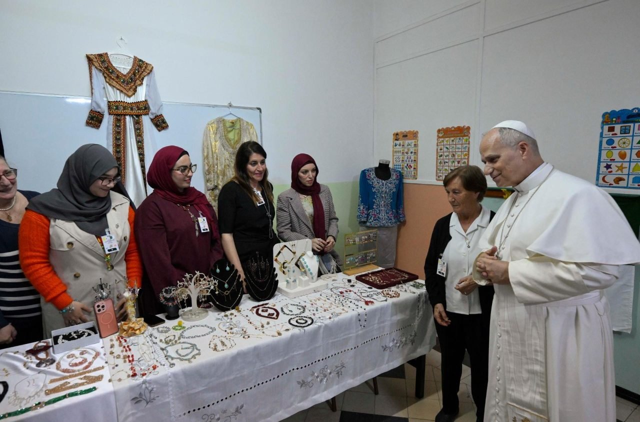 قداسة البابا لاوُن الرابع عشر يزور مركز الاستقبال والصداقة للراهبات الأغسطينيات المرسلات في باب الواد