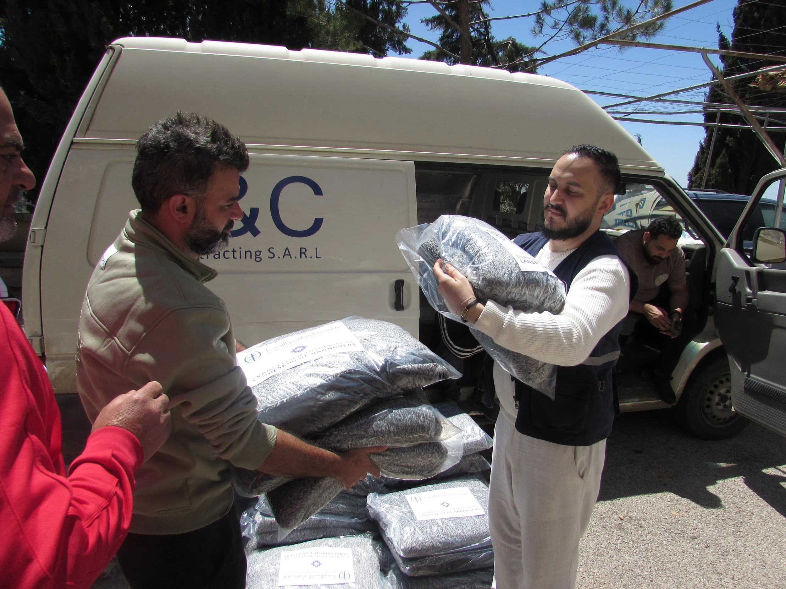 Blanket Distribution - Ain Dara  (15).JPG