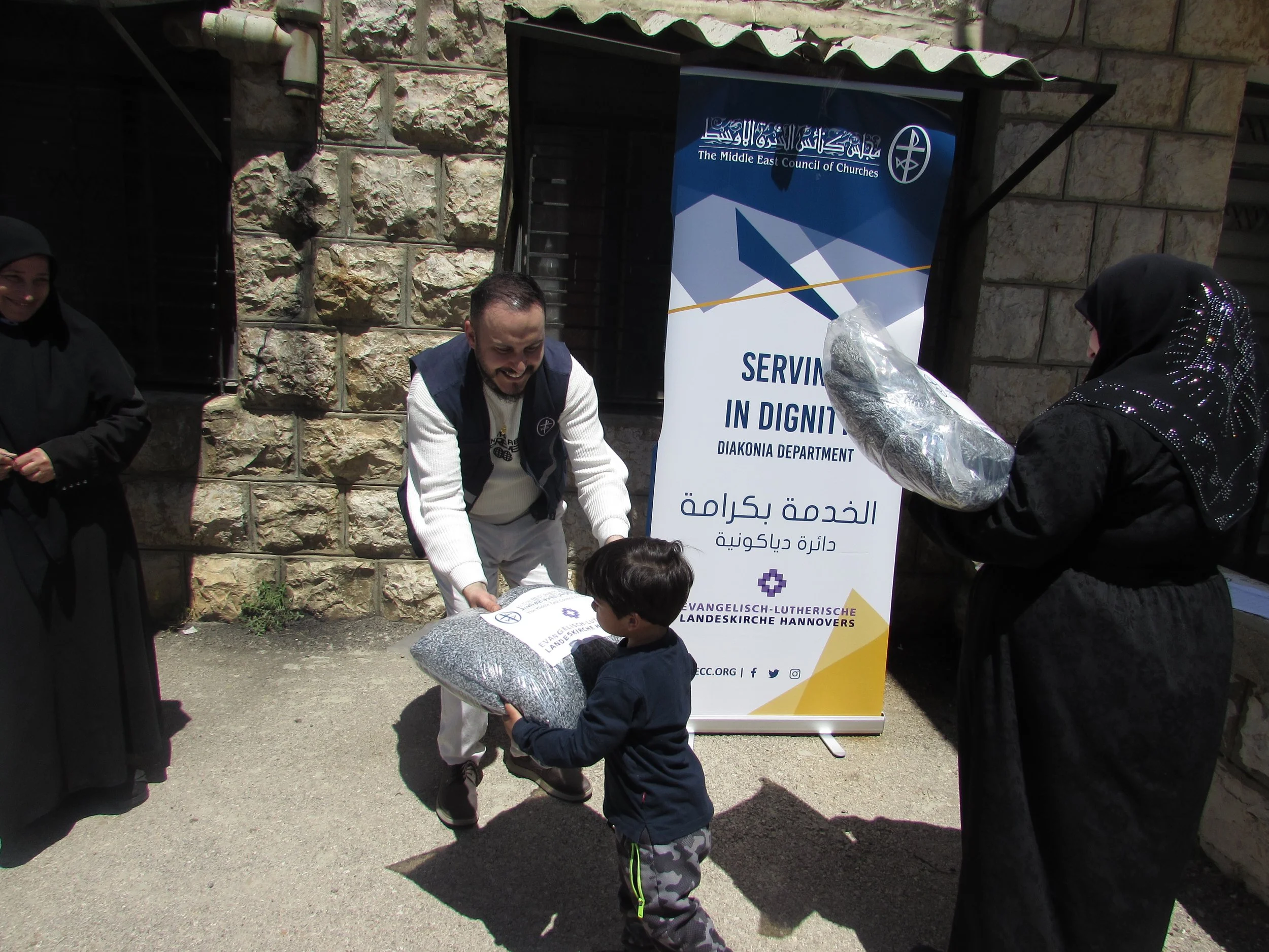 Blanket Distribution - Ain Dara  (9).JPG