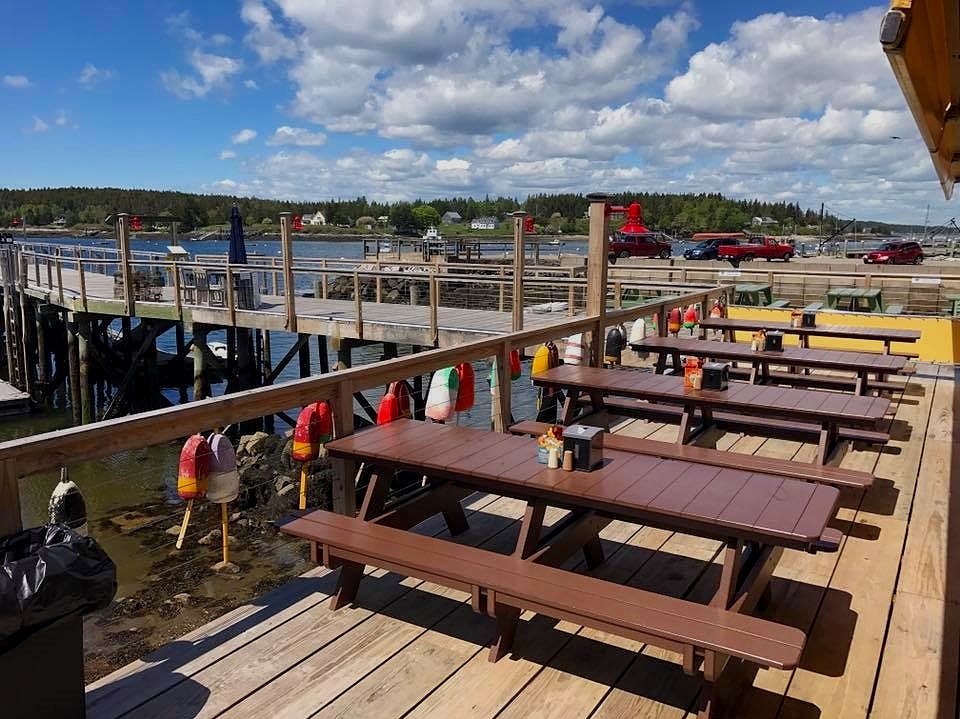 on-the-deck-dining.jpg
