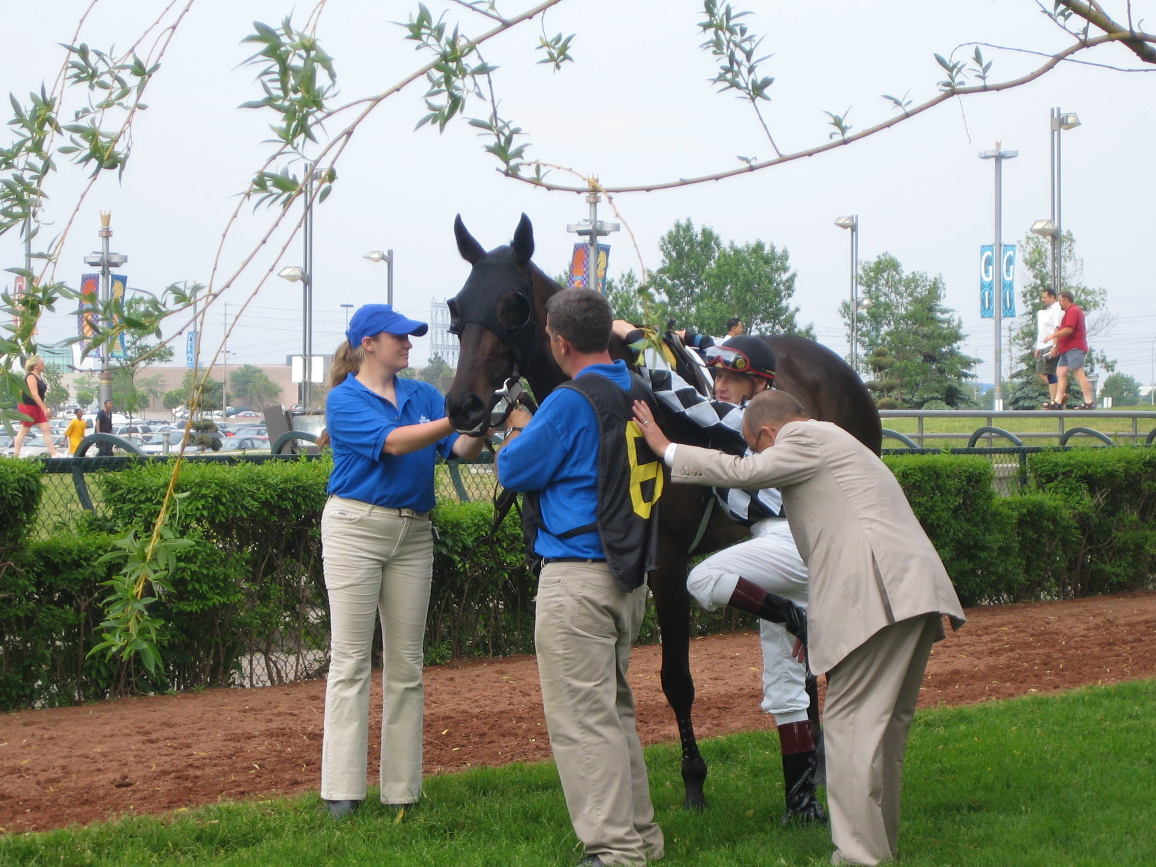 Reade gives Jim McAleney a leg up prior to Gold Strike’s 2005 Oaks win