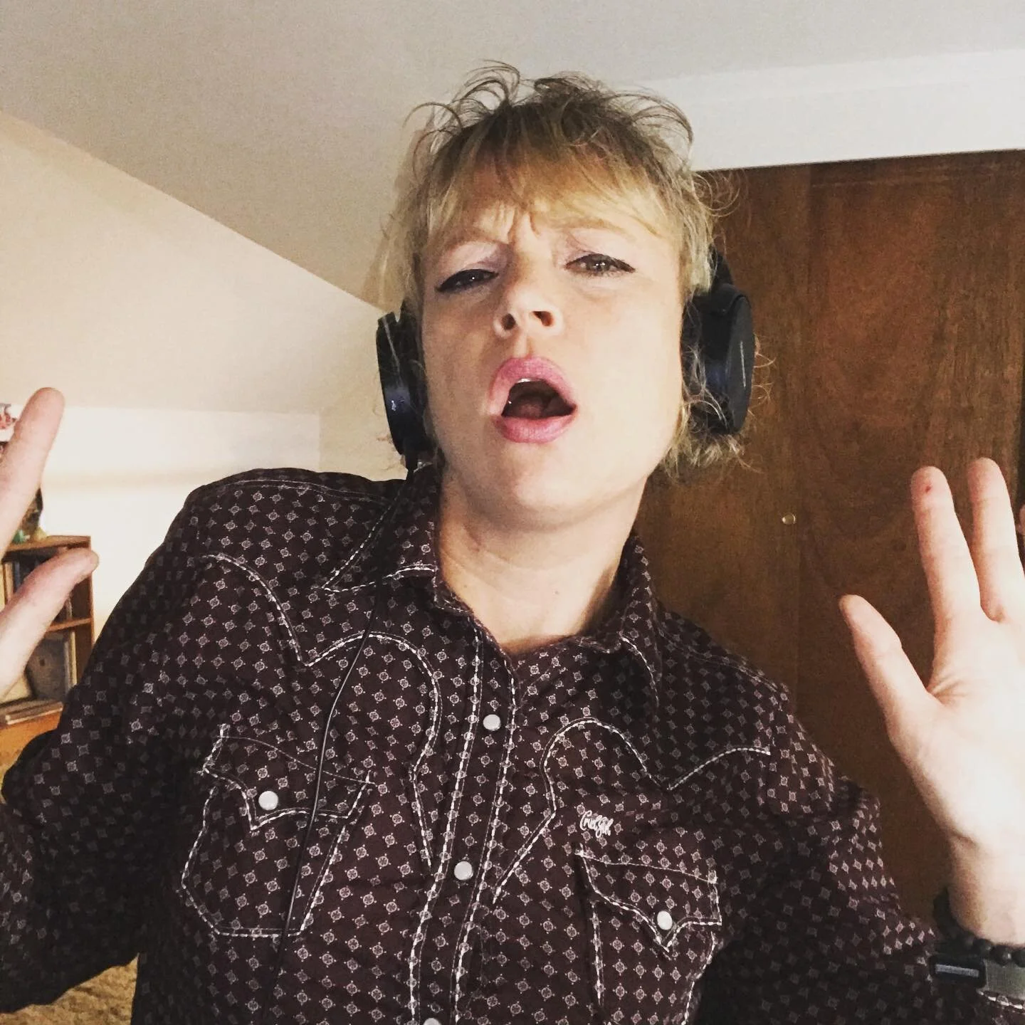 I smashed the goal I set for myself the last 7 days!
If I can do that AND do 40 DAYS naked in Africa, I can do anything!!
Now I can focus on my other lessons and bust out a new episode for #fringewithbenefitspodcast