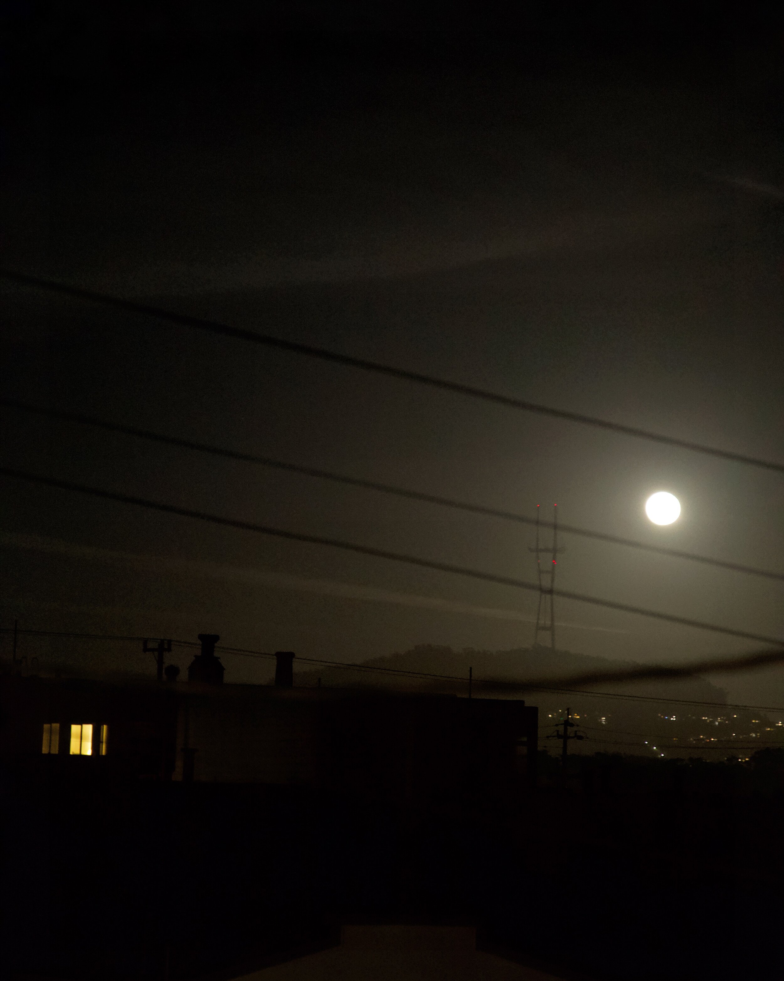 Moon_from_apartment.jpeg