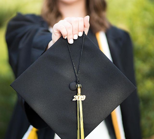 Last grad photoshoot for 2019! #sandiegophotographer #ranchocucamongaphotographer #inlandempirephotographer #iephotographer #ocphotographer #ocphotographer #orangecountyphotographer #socalphotographer #gradphotography #graduationphotography #graduati