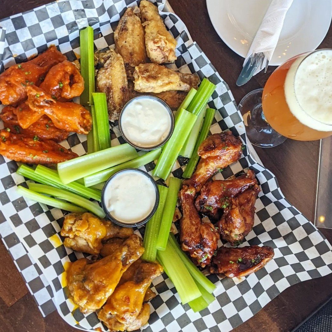 Today is ⚡️FLASH FRIDAY⚡️ in Glendale!

60 Cent Wings
50% off Burger &amp; Fries

8-10p

Between the Dodgers winning the World Series, Halloween, and elections jitters starting up... you deserve some carbs 

:
:
:
#lafoodie #laeats #labars #glendale 