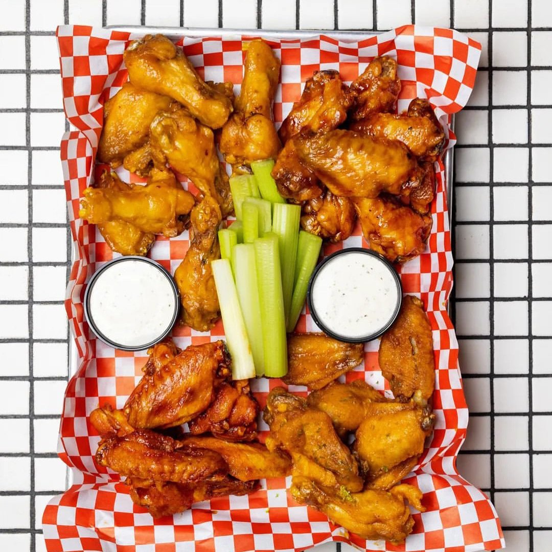 PRO TIP: If you&rsquo;ve got friends/ fam in town and wanna grab drinks the night before Thanksgiving it&rsquo;s WING WEDNESDAY at the our Glendale location. 

Meaning&hellip; 
60 cent wings
$10 burger &amp; fries
Free parking
Order at the bar (AKA n