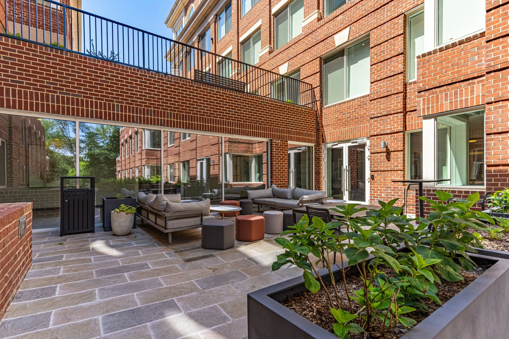 38-web-or-mls-635 Slaters Ln-38.jpg