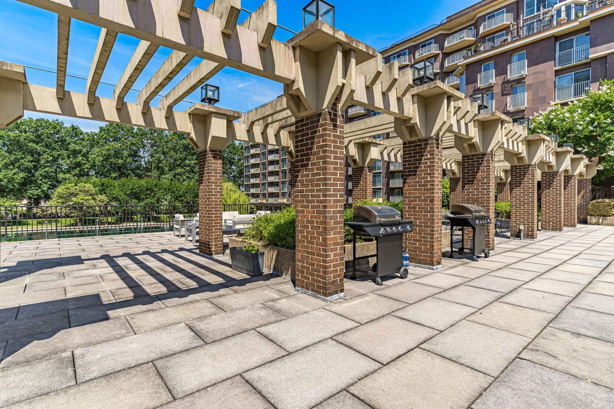 34-web-or-mls-Harbour Square-13.jpg