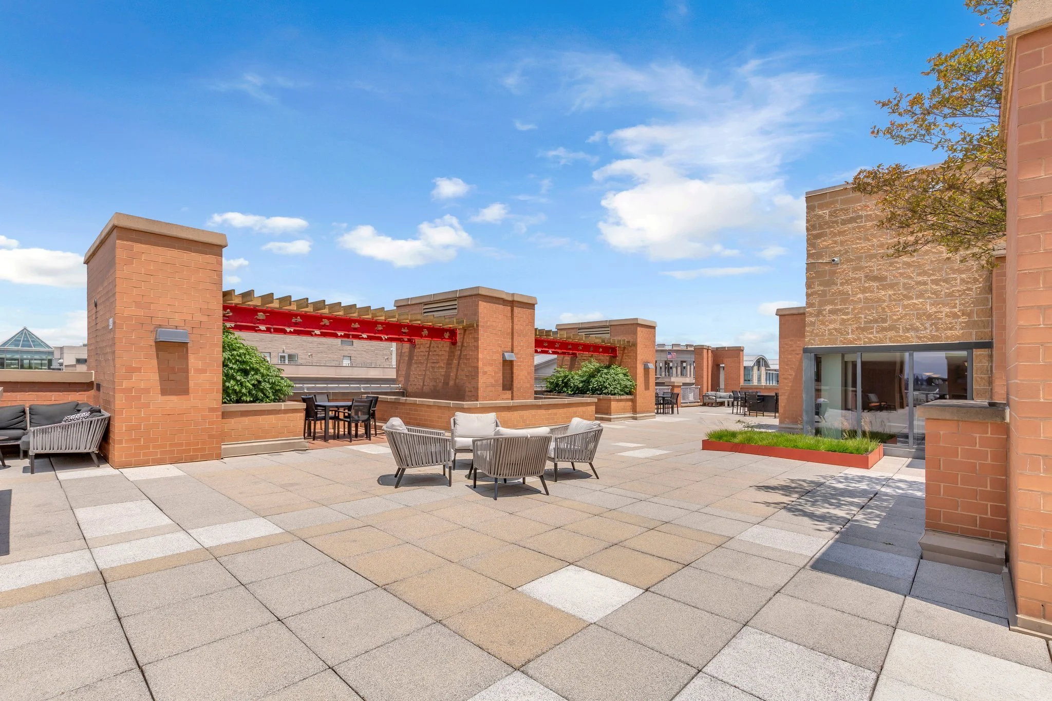 19-web-or-mls-631 D St NW 431, Washington, DC 2000491.jpg