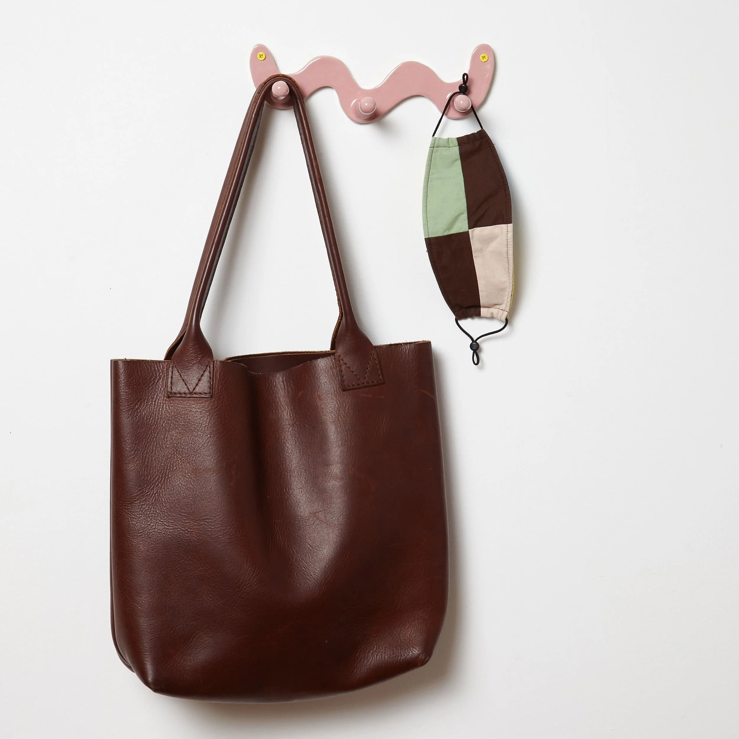 JE-WIGGLE3-PINK-JULIAELSAS-HANDBUILTPINKWIGGLEWALLHOOK6.jpg