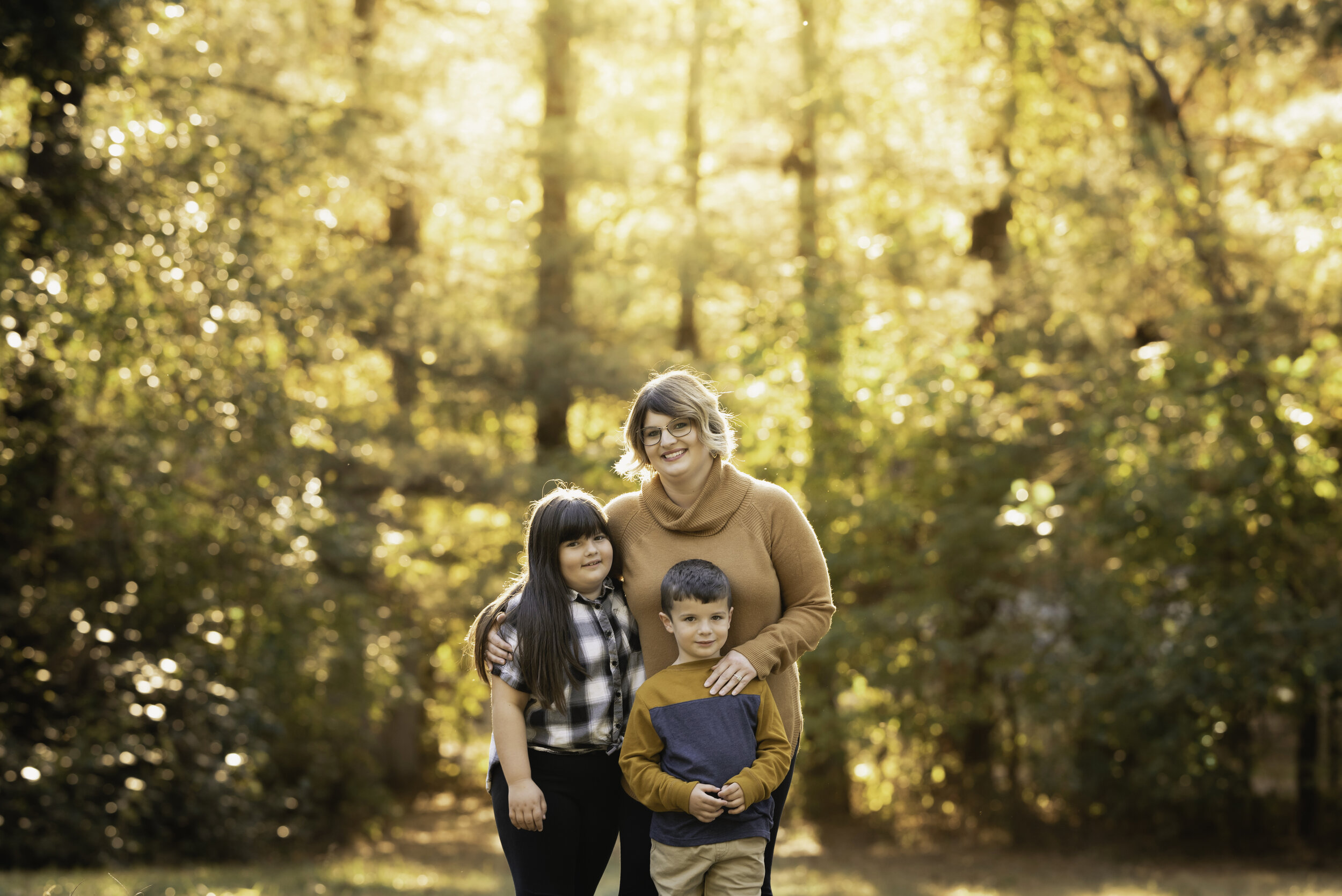 Mother-and-kids-by-Callihan-Photography-in-Columbus-Indiana