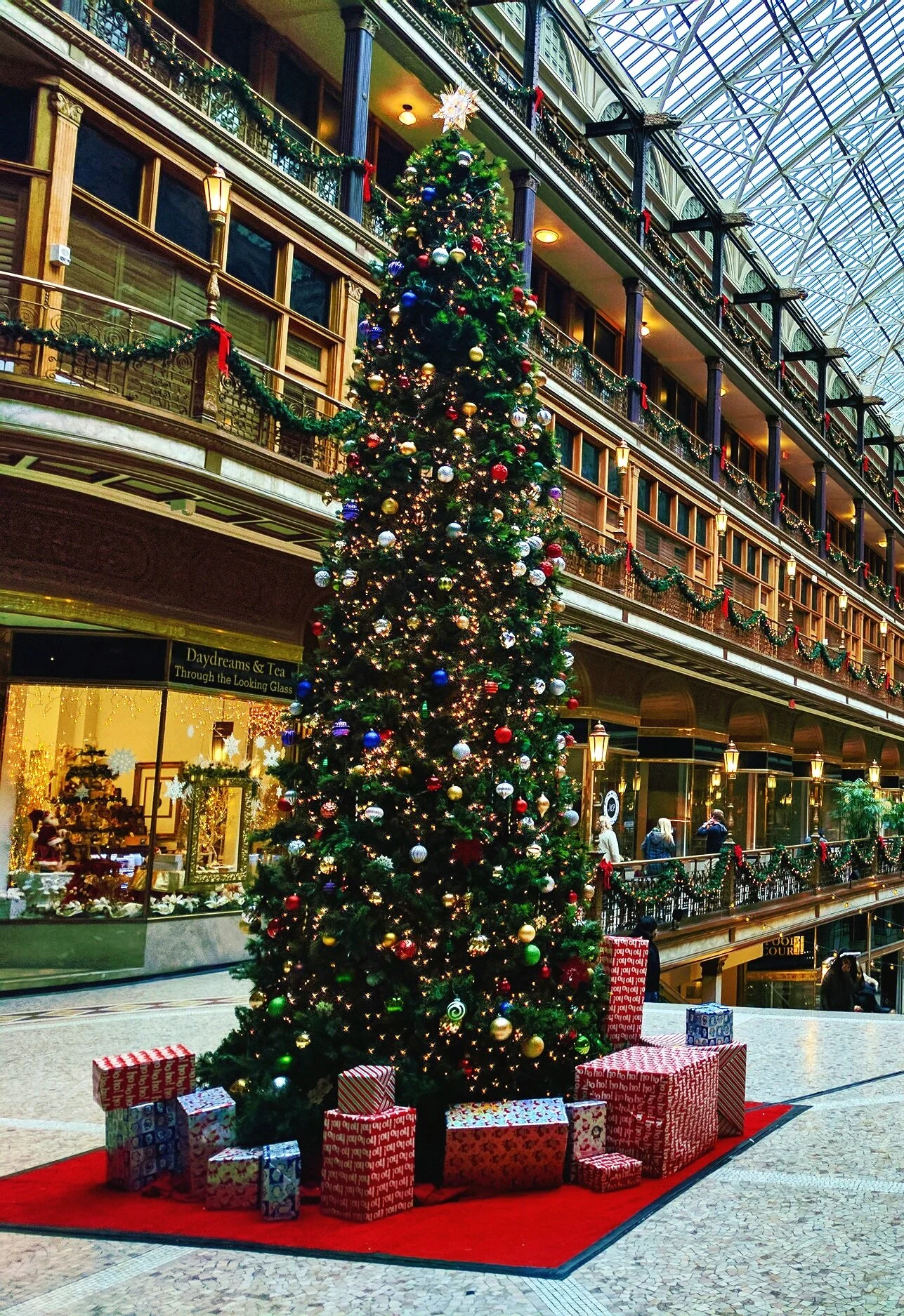 Healthy Habits To Fuel Your Holiday Hustle