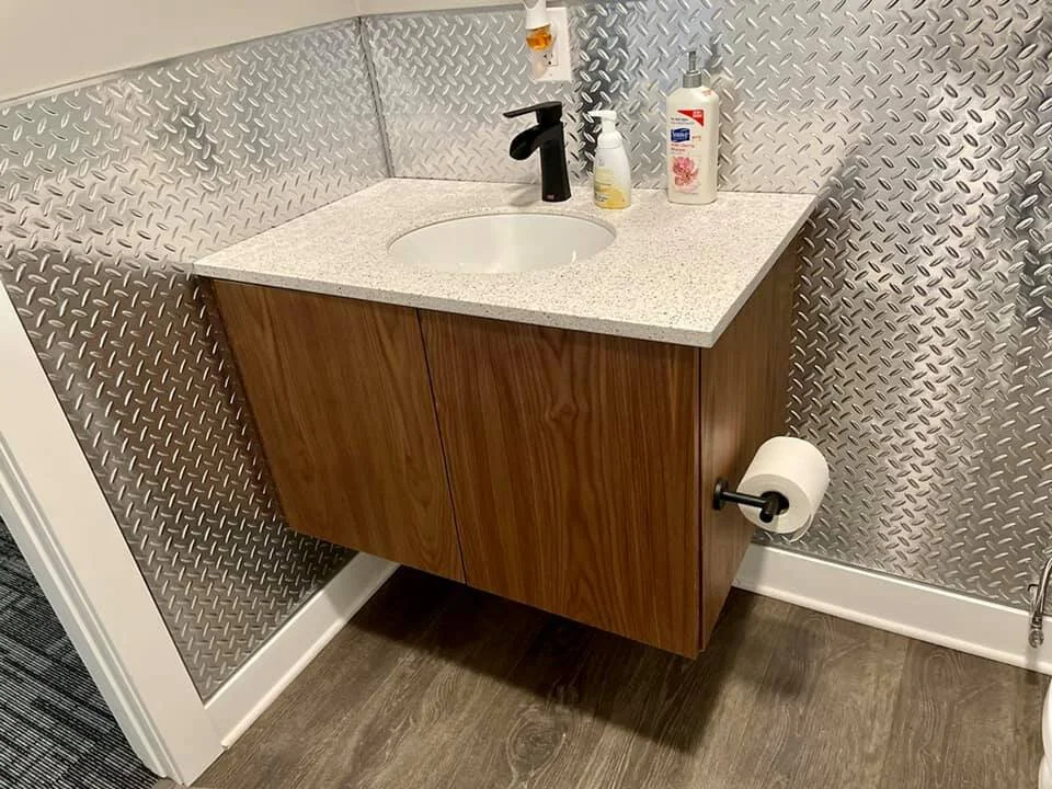 COMMMENSROOM3.jpg