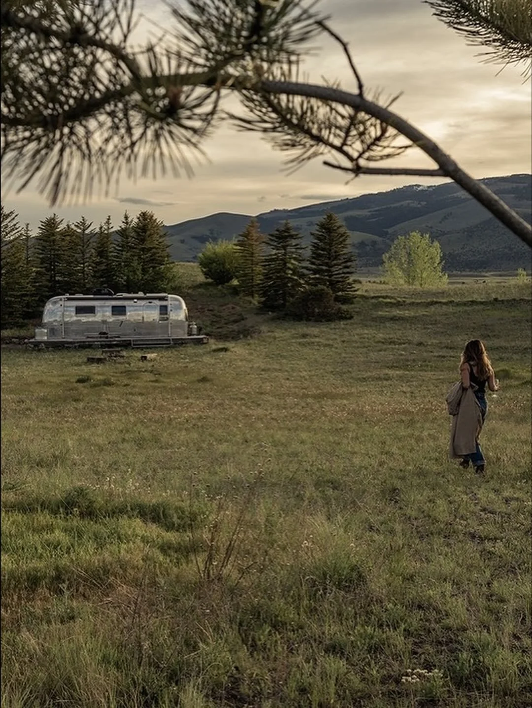 β¨One of our charming Airstreams,
“La Luna” the perfect hideaway for two. Whether you’re creating a cozy lounge, styling a wardrobe trailer, or enjoying a romantic honeymoon suite, it’s a space designed for comfort and inspirat