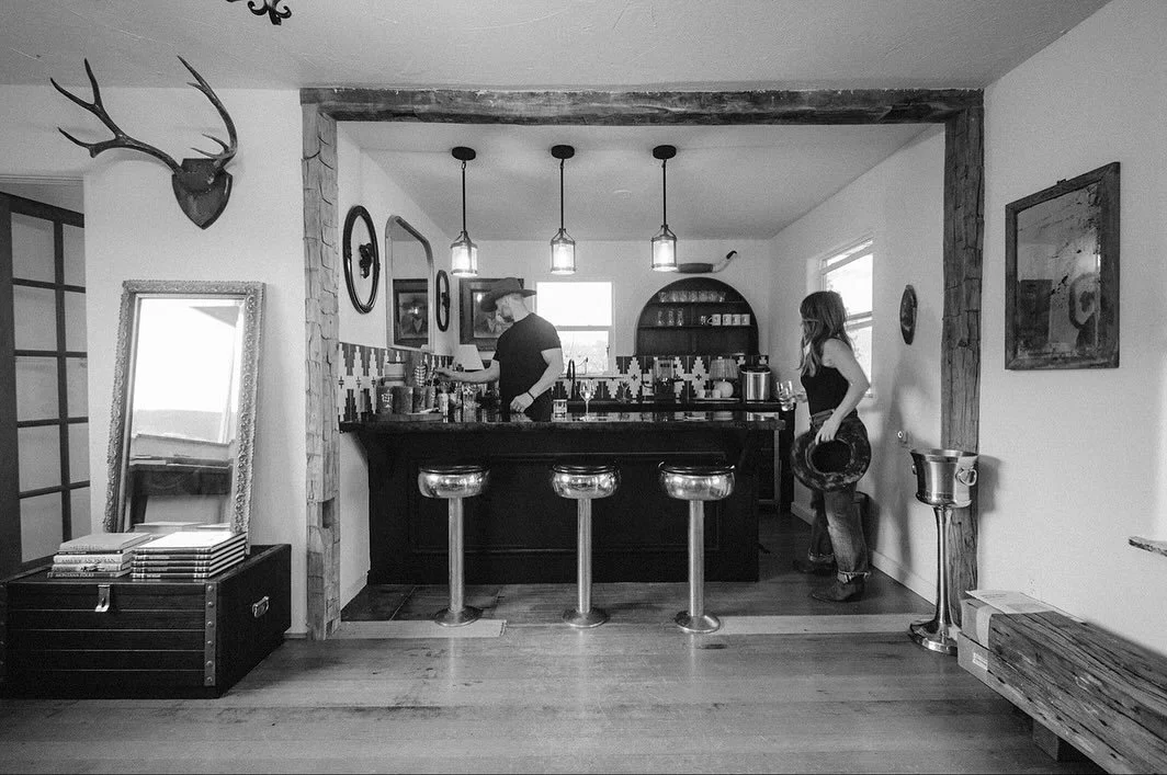 The El Coyote- a cozy bar that feels like home. Where rustic charm meets western spirit, and every drink comes with a dose of warmth and good company. π€ β¨π· 
#MountainBar
#ElCoyoteBar
#ParadiseValleyMT 
#MountainBar 
#RusticRetreat
#ColdDrinksWarmHe