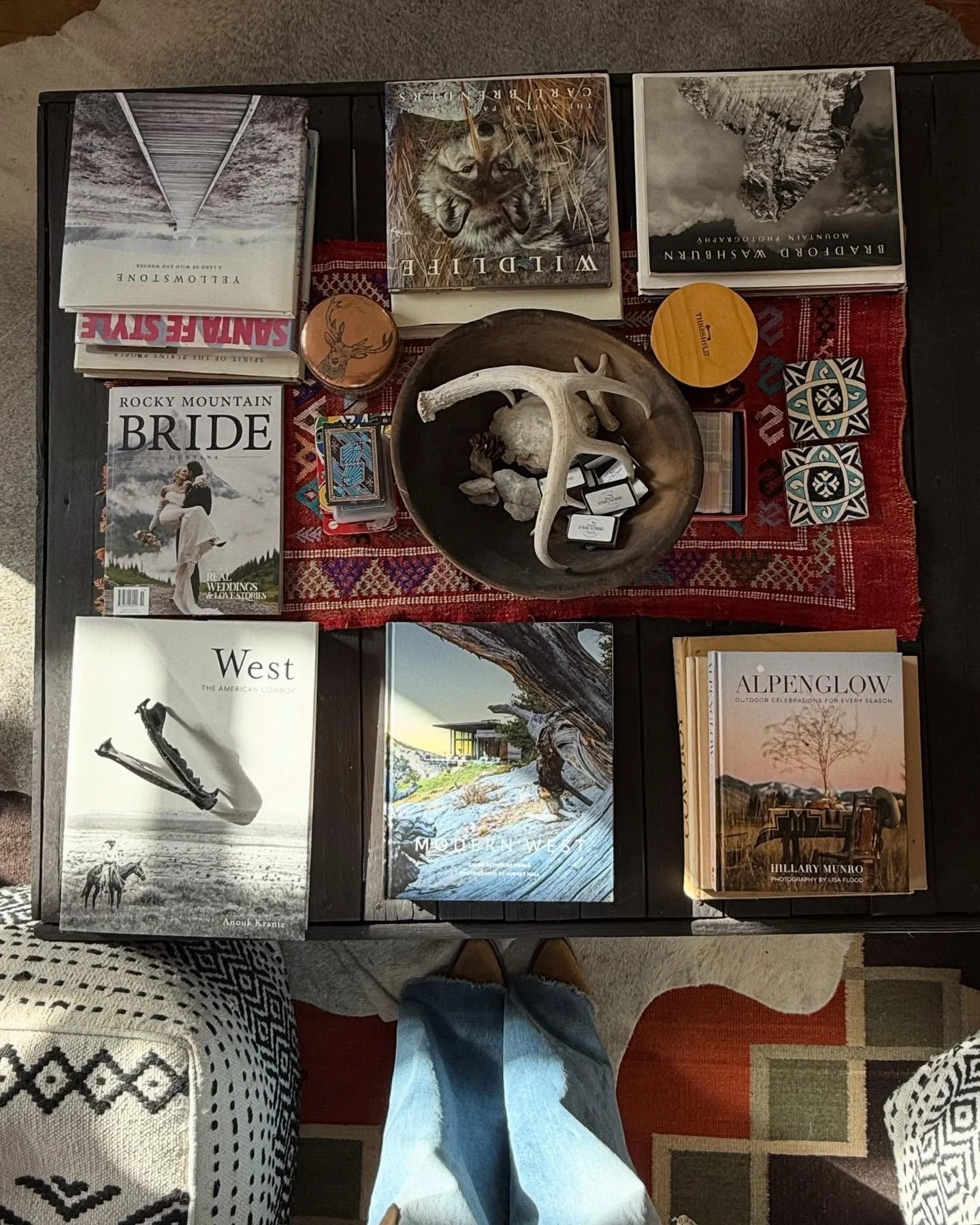 El Coyote-where Southwest soul meets Montana mountain magic @peaceofparadisemt . 
A bar filled with personal touches, stories in every corner, and the kind of warmth that keeps you lingering long after the last sip. 

#elcoyote 
#paradisevalleymt 
#m