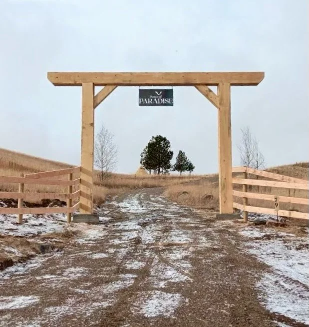 Follow us up the hill in the heart of Paradise Valley @peaceofparadisemt where the views stretch wide, the air feels lighter, and every gathering turns into a memory made to last.⛰️

#montanaviews #montanaevents #paradisevalleymontana