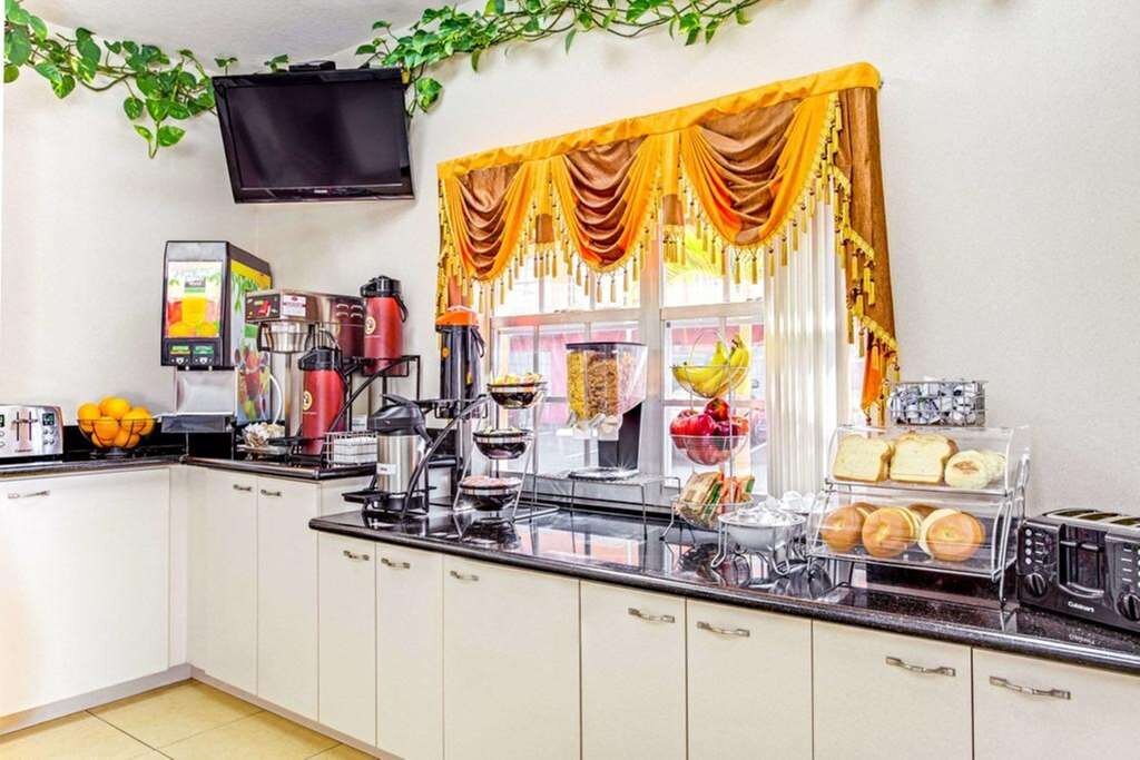 breakfast-area.jpeg