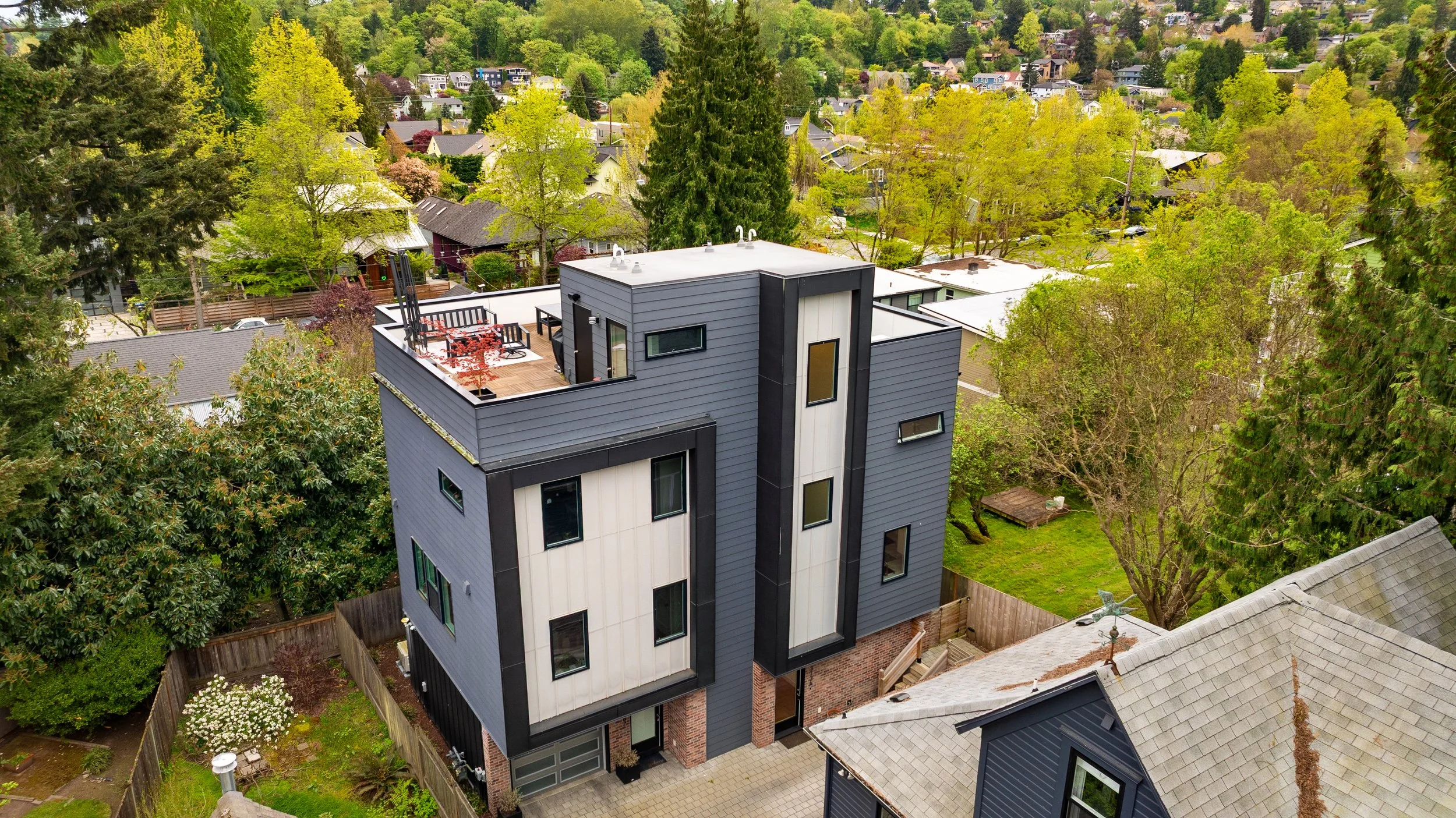 312A 27th Ave E