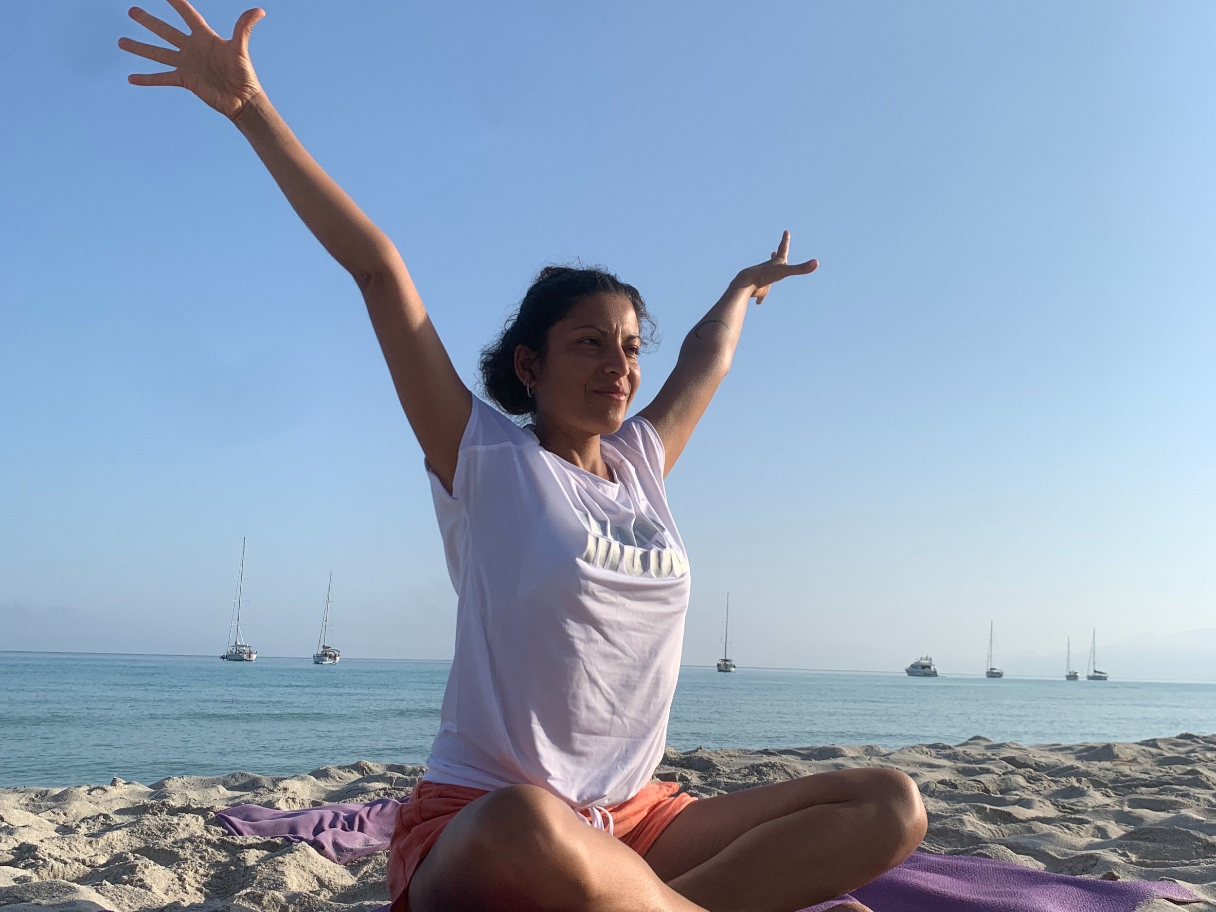 Yoga+sulla+spiaggia.jpg