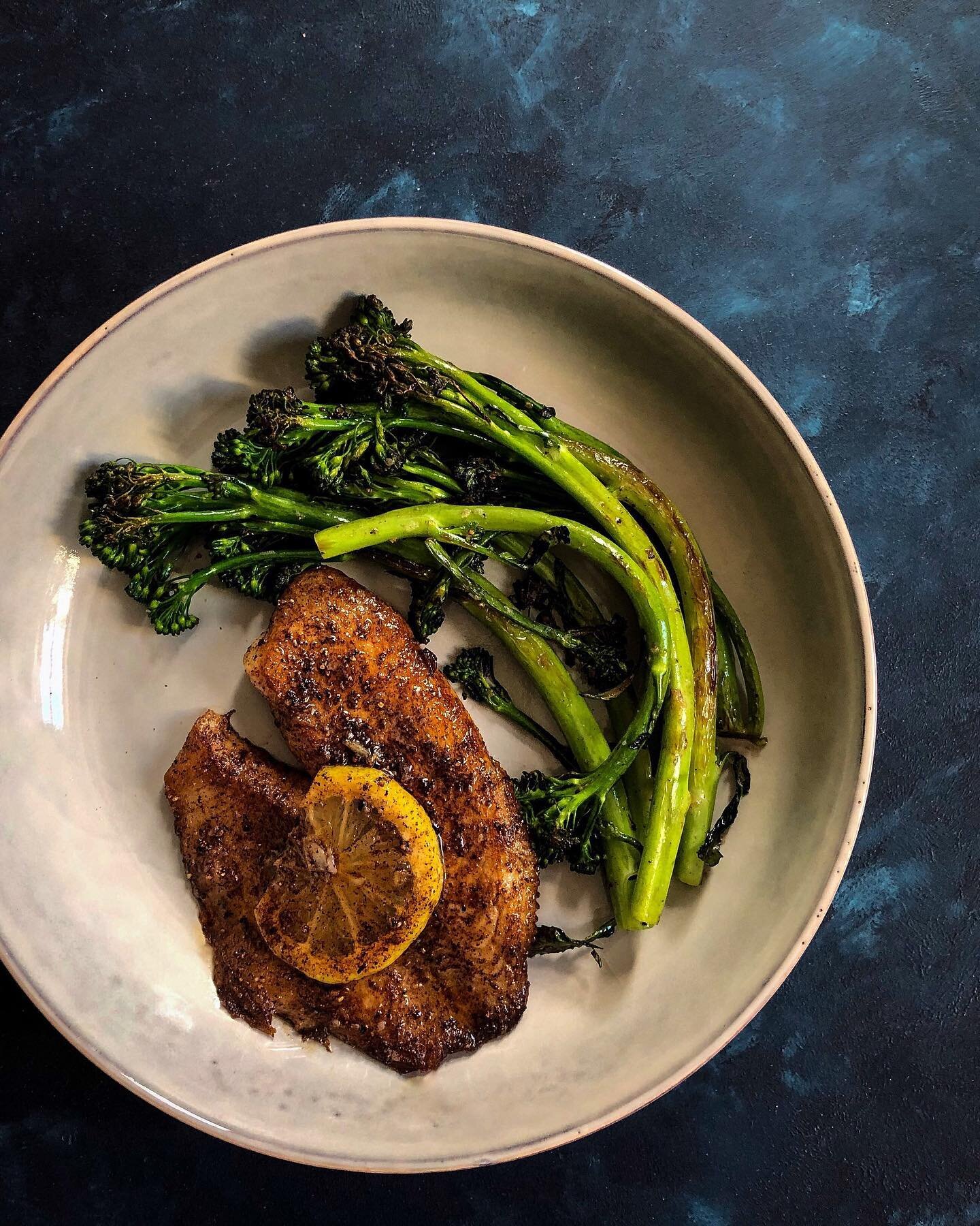 Blackened tilapia with lemon and roasted broccolini. This is a go-to since it takes 15 minutes to make. In fact, with the exception of last night, I&rsquo;ve had this same dinner every day since last Sunday 🙃🐟🥦⠀