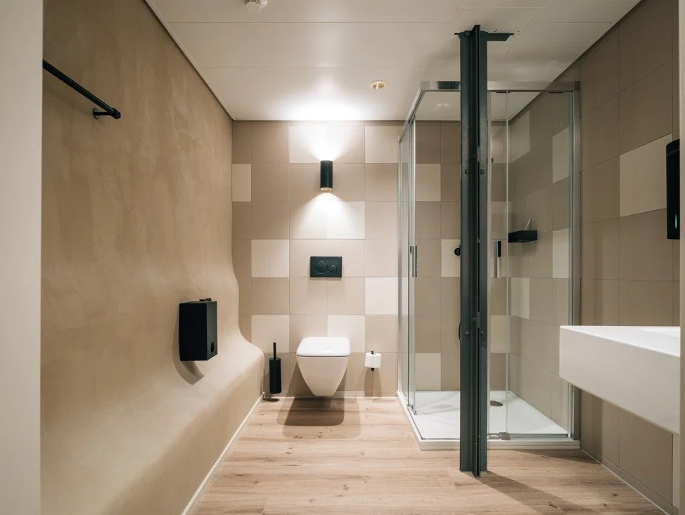 [Keramische Platten]
Bereits vor Jahrtausenden wurden in den Tempeln um den Nil die ersten keramischen Fliesen angebracht. In Europa haben die R&ouml;mer die ersten Keramikindustrien erfunden und die Fliesen in ihren B&auml;dern und Thermen benutzt. 