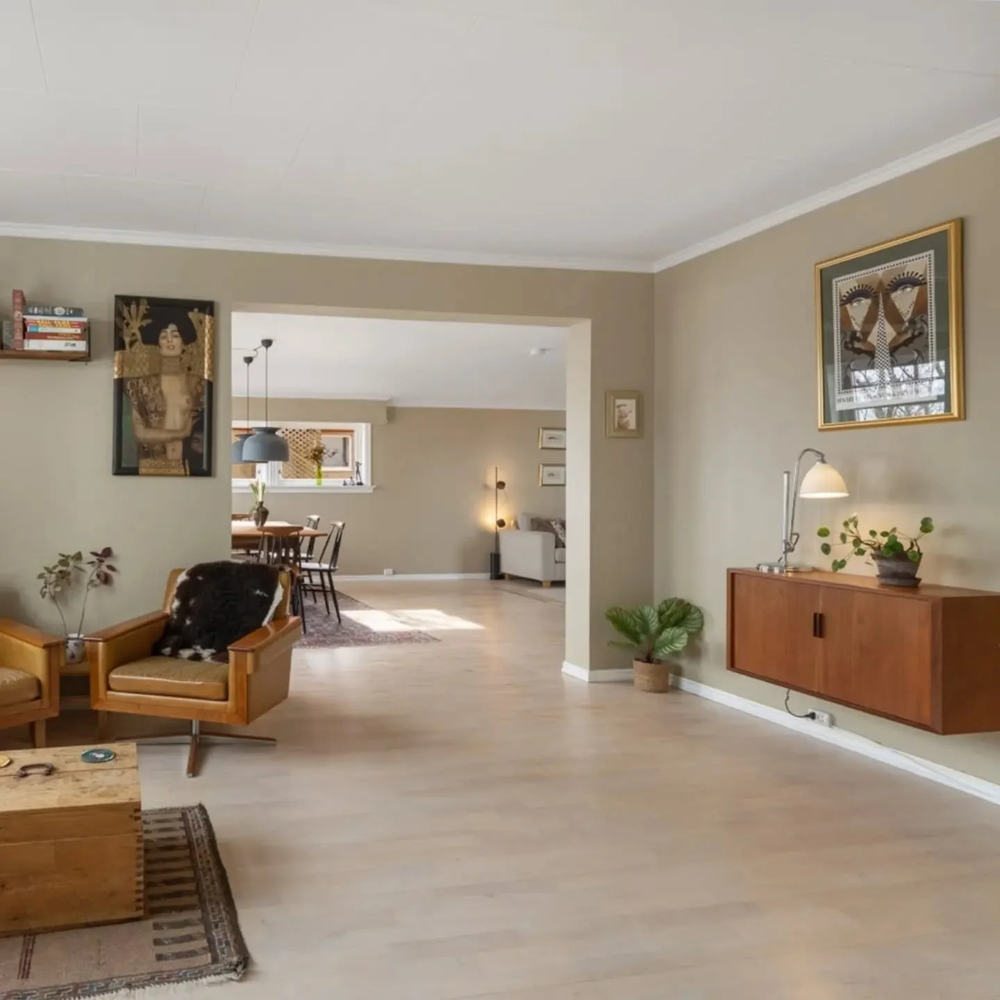 It sure is nifty when your sister and brother in law get beautiful photos taken of their home and you get to show off your art in them and steal them for content lol. Also this beauty is up for sale if you want to pack up shop and move to Lofoten, No