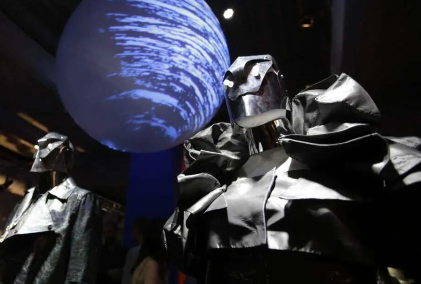 ROBOZATI // MODA ITALIANA ROBOTIZADA