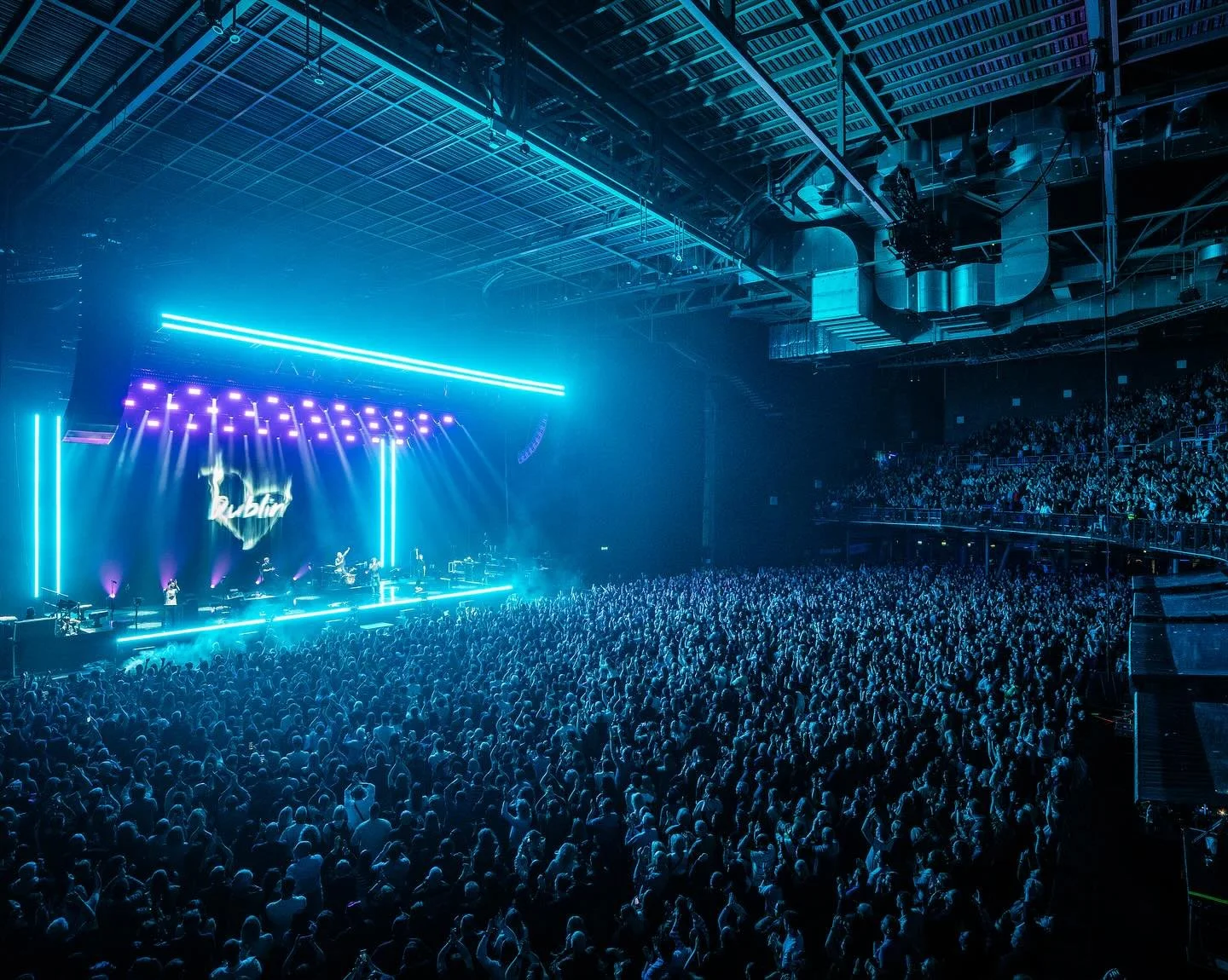 How Lighting Design Transforms a Live Concert Experience