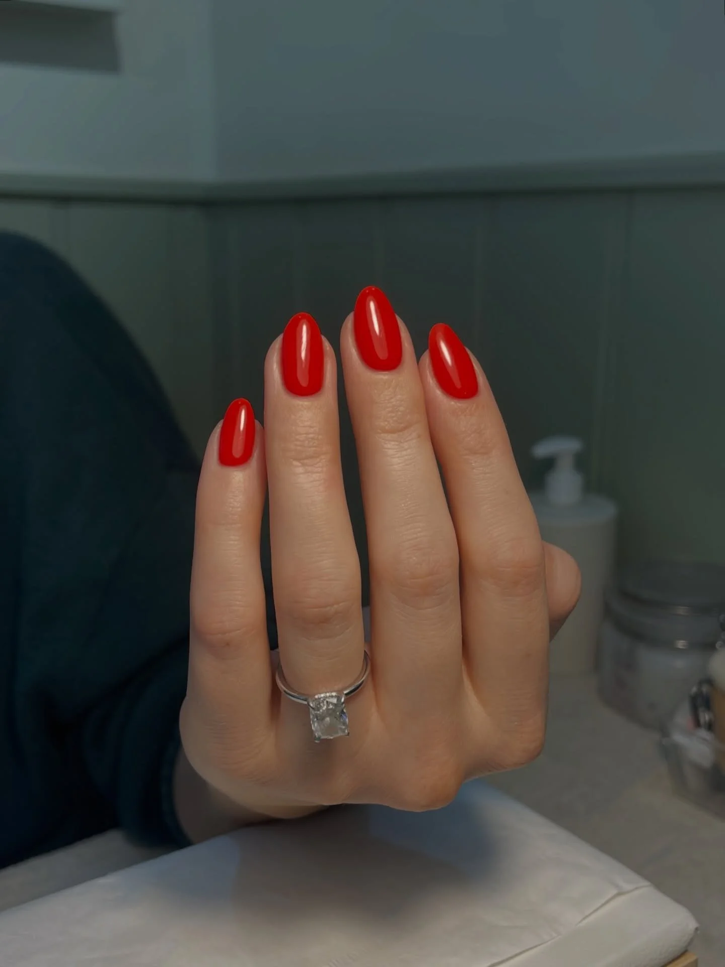 maybe I should start paying you seeing as you&rsquo;re the hut&rsquo;s hand model? @luccccyyyh 

the most dreamy nails, in the hut&rsquo;s fave @the_gelbottle_inc ketchup 🍟 

#biab #tgbketchup #tgb #thegelbottleuk #nailtech