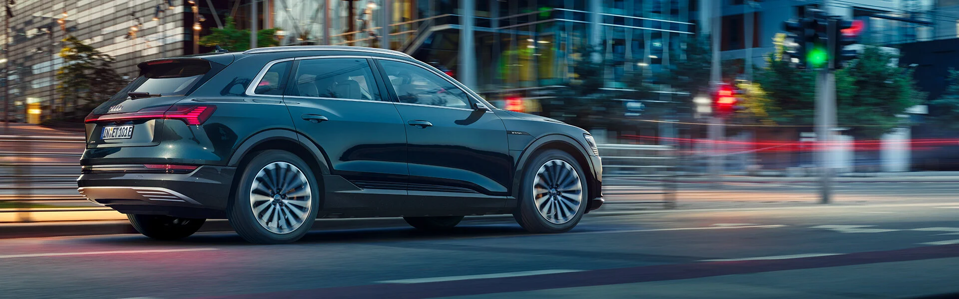 1920x600_v2A_E-TRON_181018.jpg